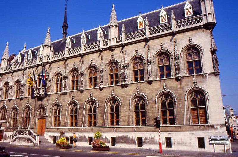 79-Courtrai,Hotel de Ville,20 agosto 1989.jpg